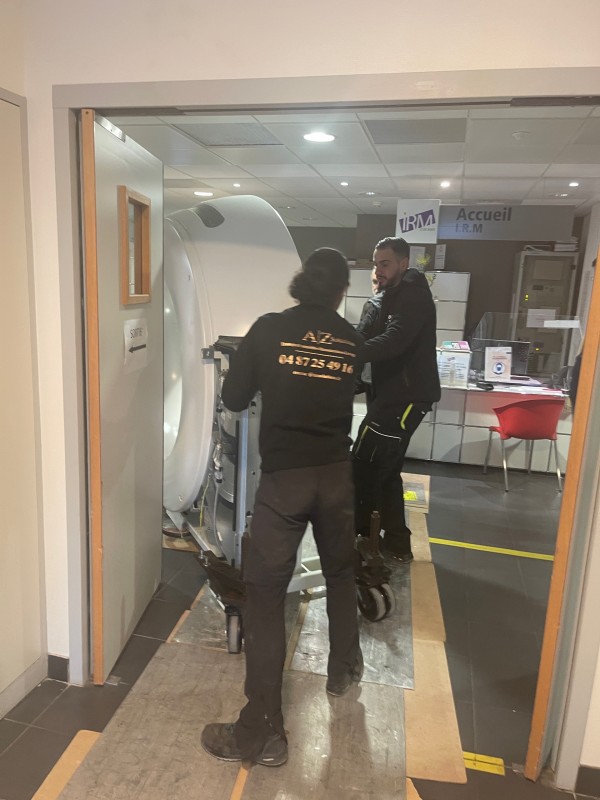 Transport et manutention de matériel médical, de salles radio, scanners et Irm à Paris et en IDF