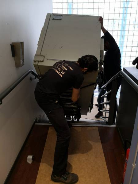 Manutention materiel medical  par escaliers