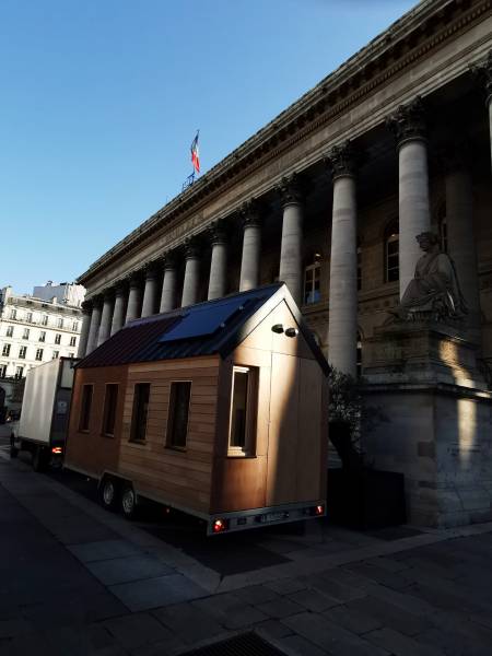 Transport Tiny house salon Place de la Bourse à Paris