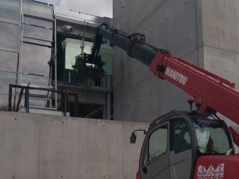manutention et levage de materiel de chantier pour passage par fenetre